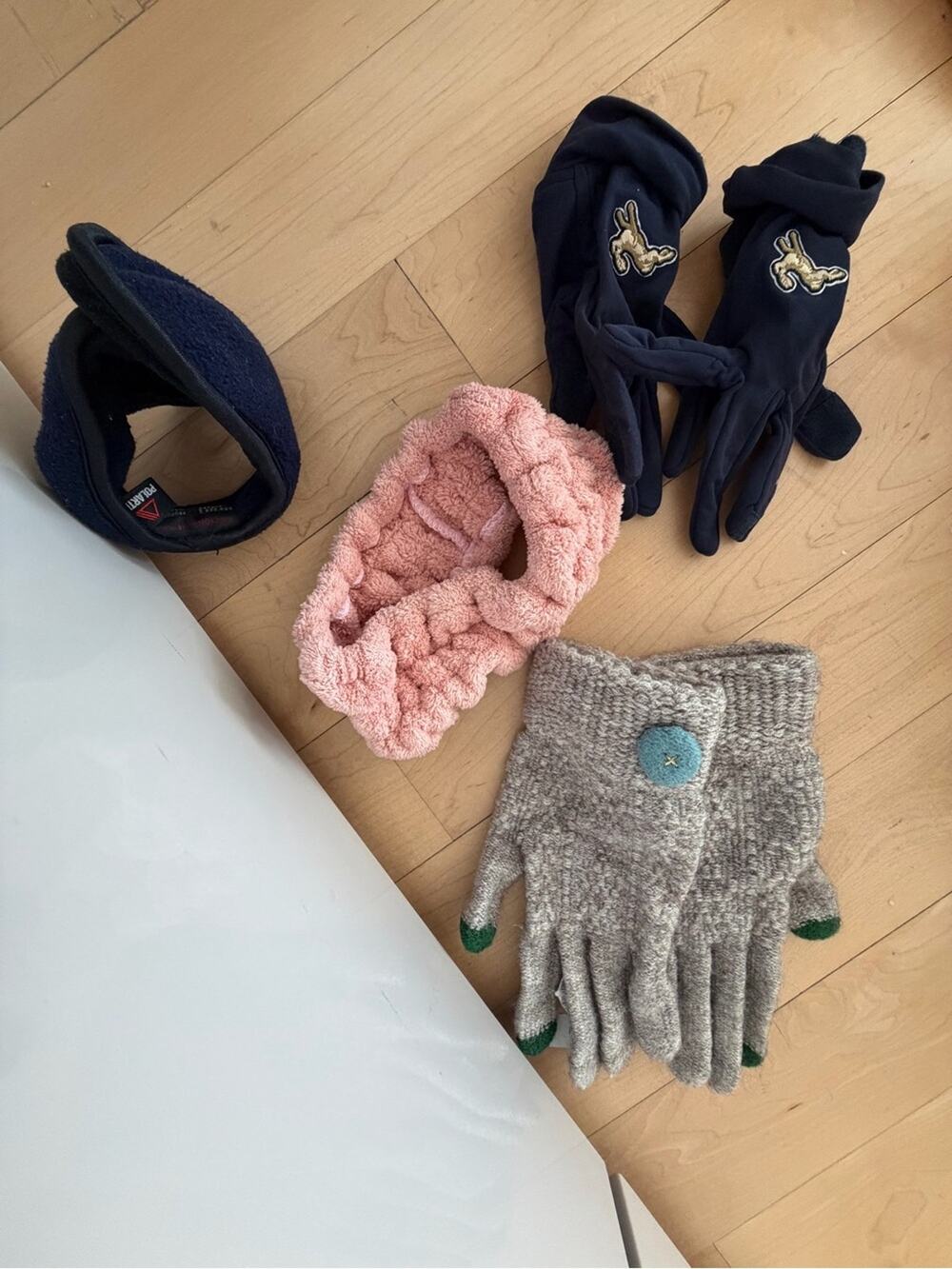 🗽Assorted Winter Gloves, Headband, Earmuffs